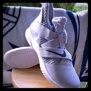 Nike Lebron Soldier 12